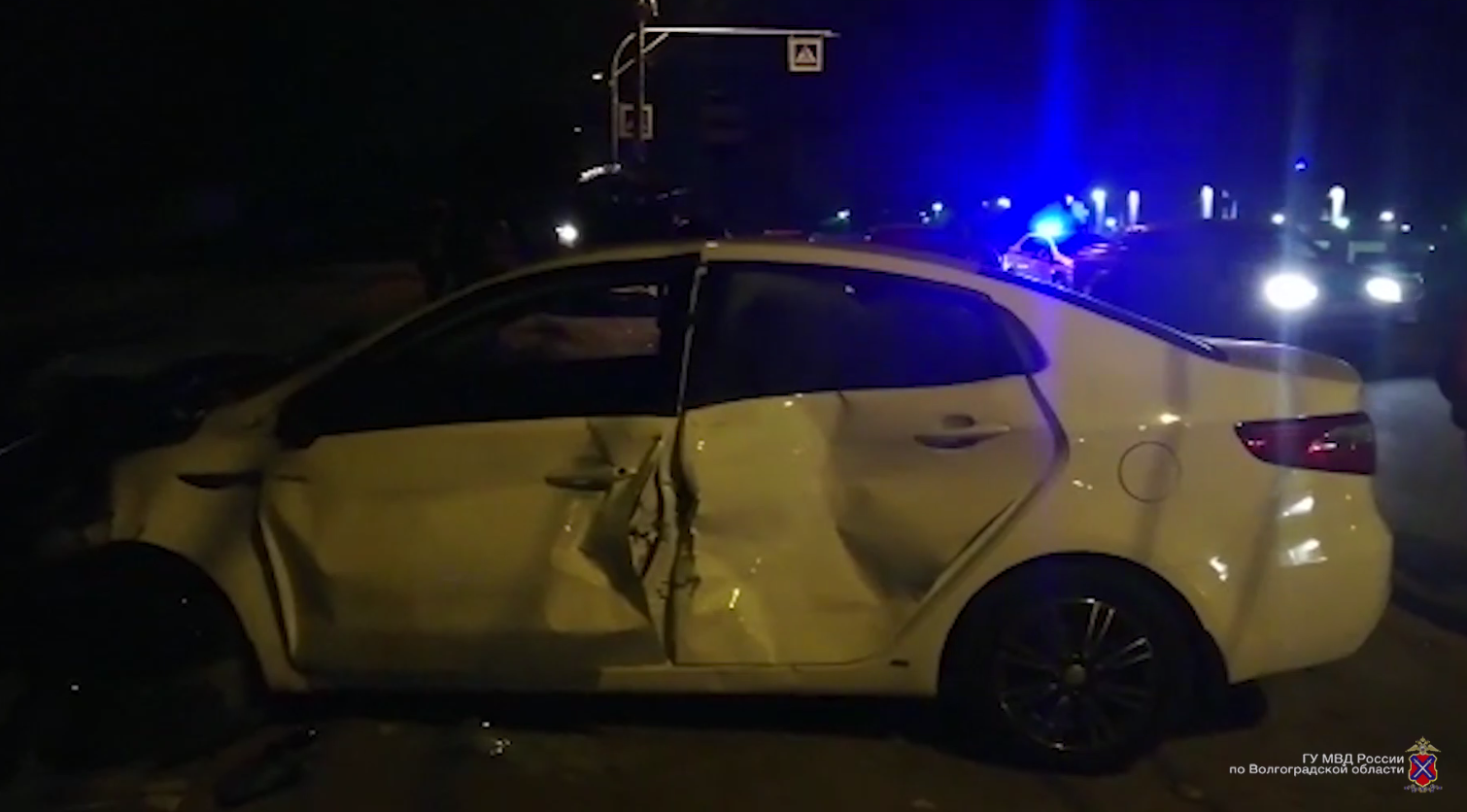После массового ДТП в Волгограде, женщина-водитель попала в больницу
